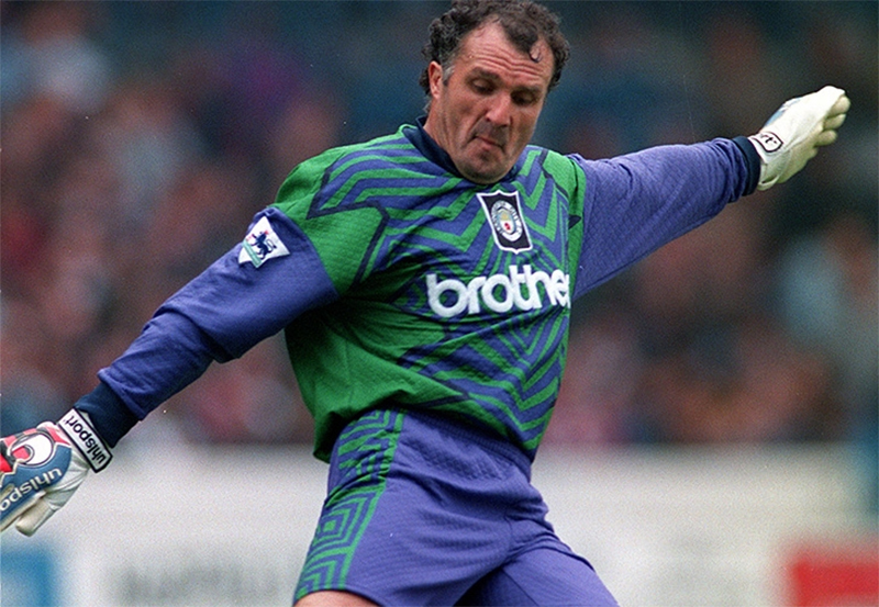 cau-thu-lon-tuoi-nhat-the-gioi